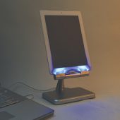 Зарядное устройство для iPad, iPhone c функцией подставки и подсветкой, работающее от USB, арт. 000535903